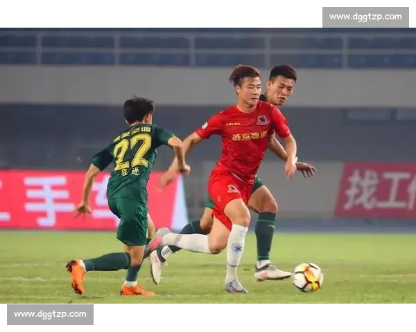 绿城迎战梅县关键之战双方为冲击积分榜全力以赴赛季走向备受关注